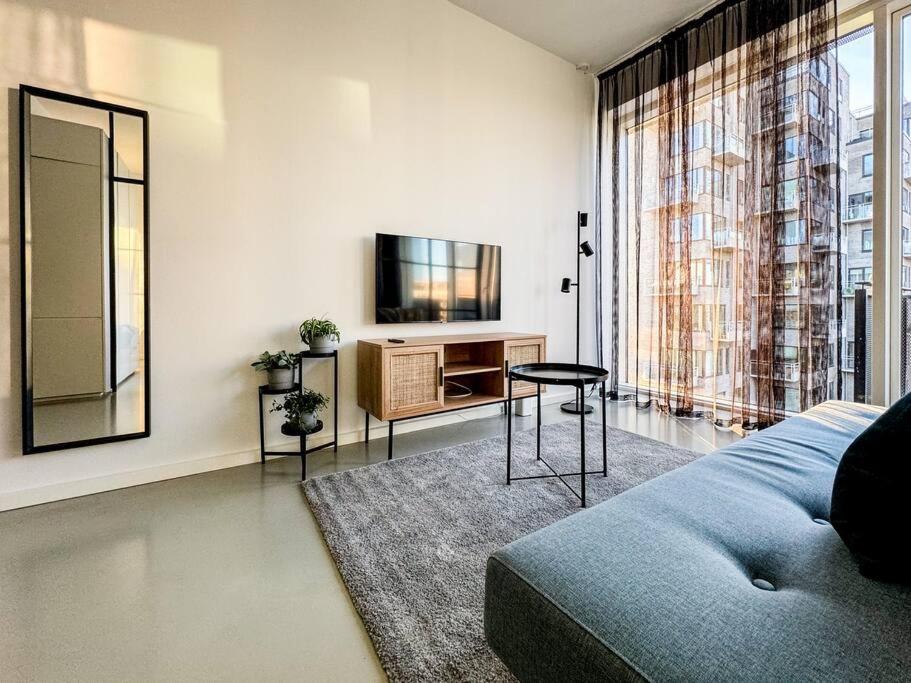 Chic Atelier with Breathtaking Waterfront