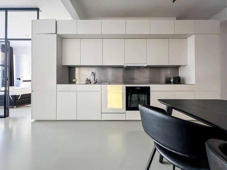 Chic Atelier with Breathtaking Waterfront