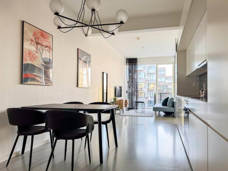 Chic Atelier with Breathtaking Waterfront