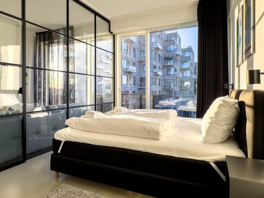 Chic Atelier with Breathtaking Waterfront