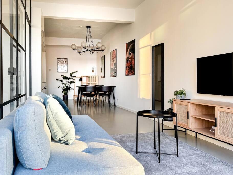 Chic Atelier with Breathtaking Waterfront