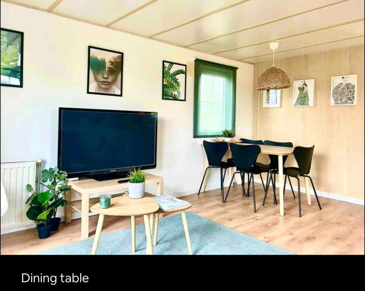 Wellness bungalow with jacuzzi &sauna&private garden near Amsterdam