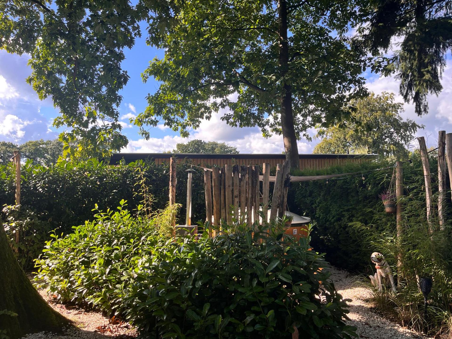 Het Verwende Nest met privé hottub & Barrel sauna