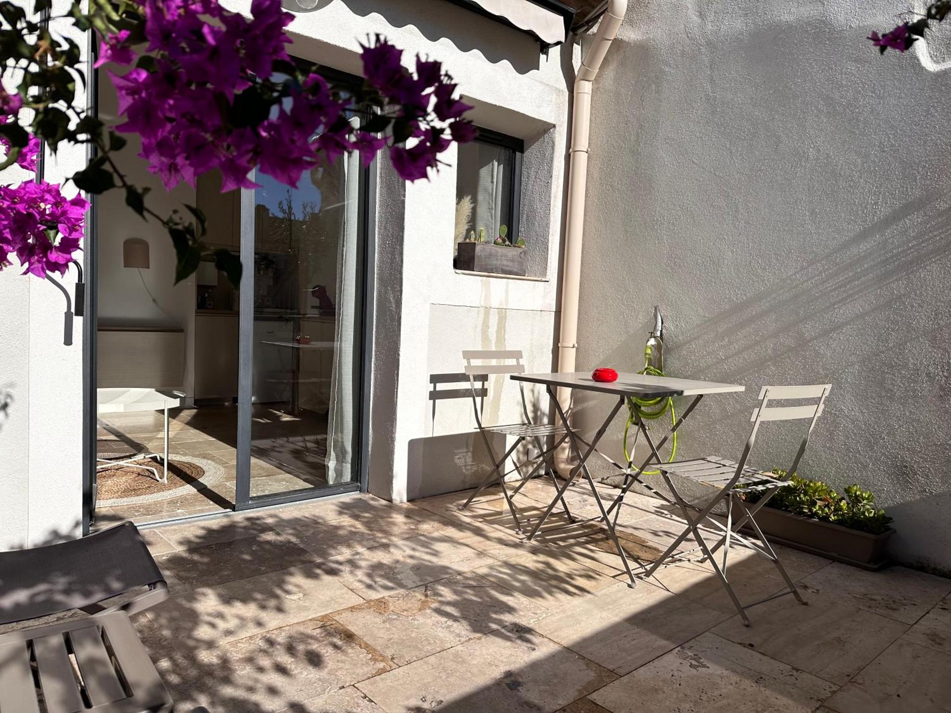 Appartements 3 étoiles terrasse ou patio intra-muros