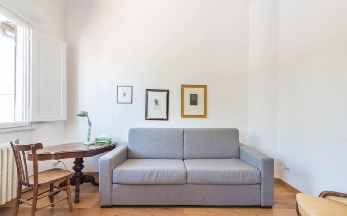 Airy One Bedroom With Terrace Near Palazzo Pitti