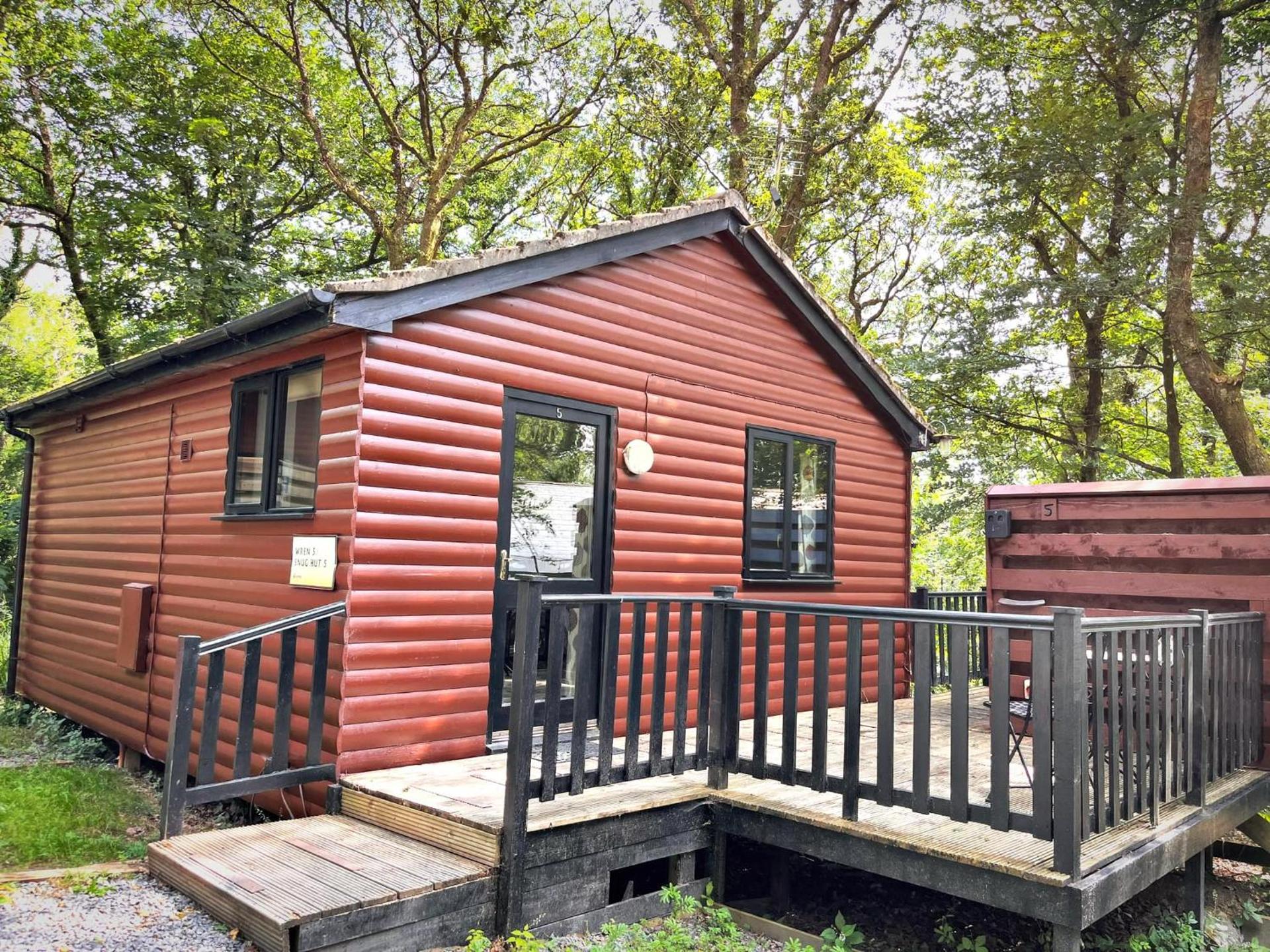 Snug hut 5-Hot Tub-Woodland Lodges-Pembrokshire-Tenby