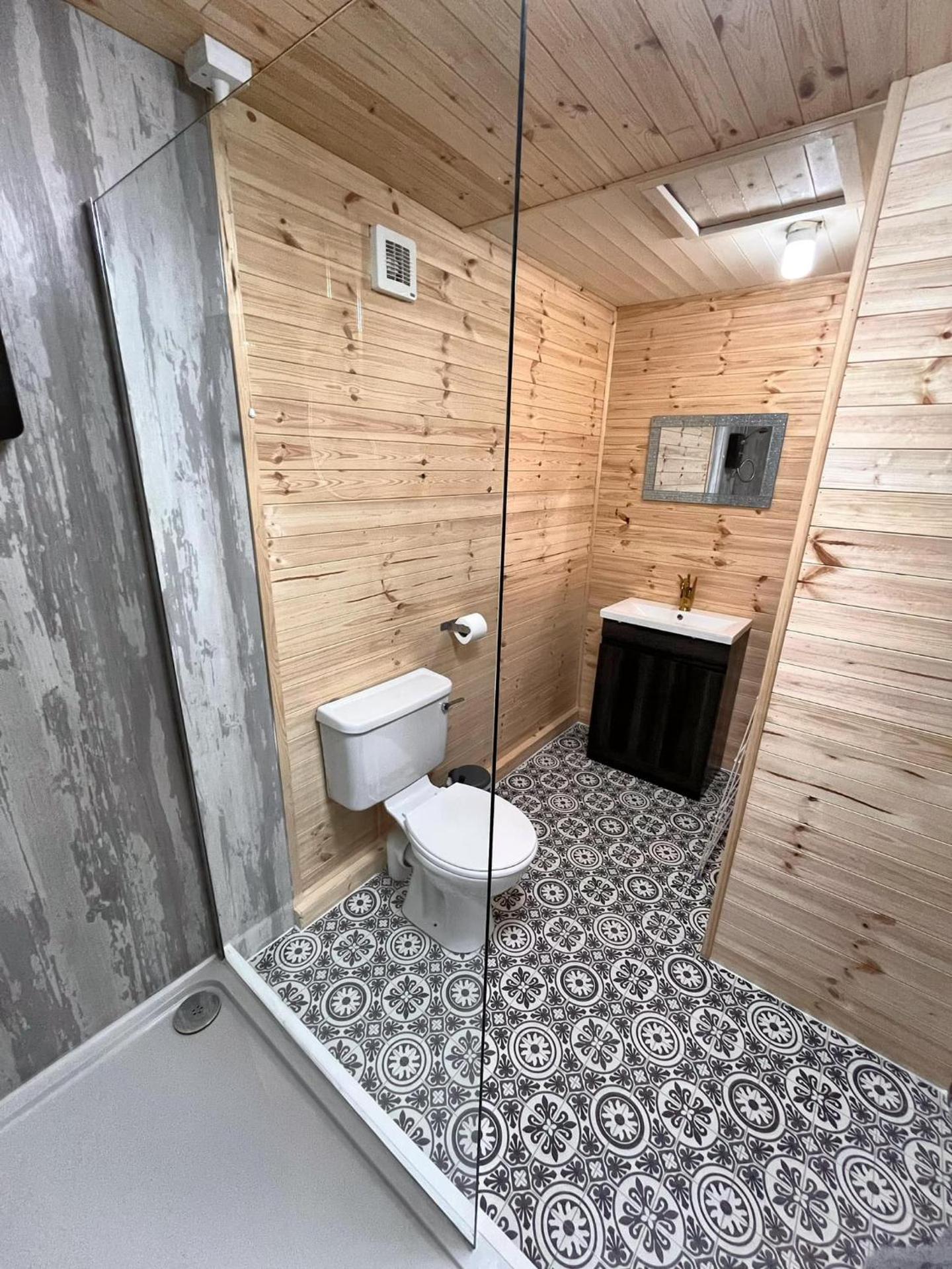 Snug hut 5-Hot Tub-Woodland Lodges-Pembrokshire-Tenby