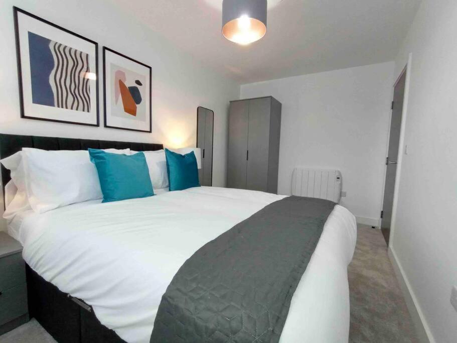 Luxury 2 Bed 2 Bath Flat Near Old Trafford