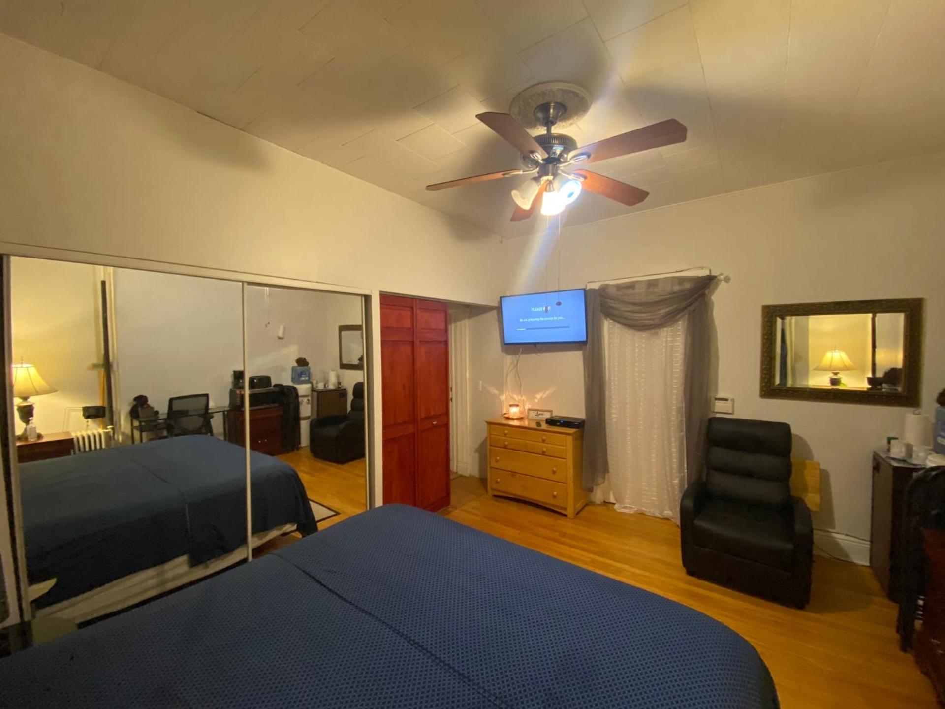 Nice 2 bedrooms, Massage Seat, close to New York, THE BEST CHOICE!!