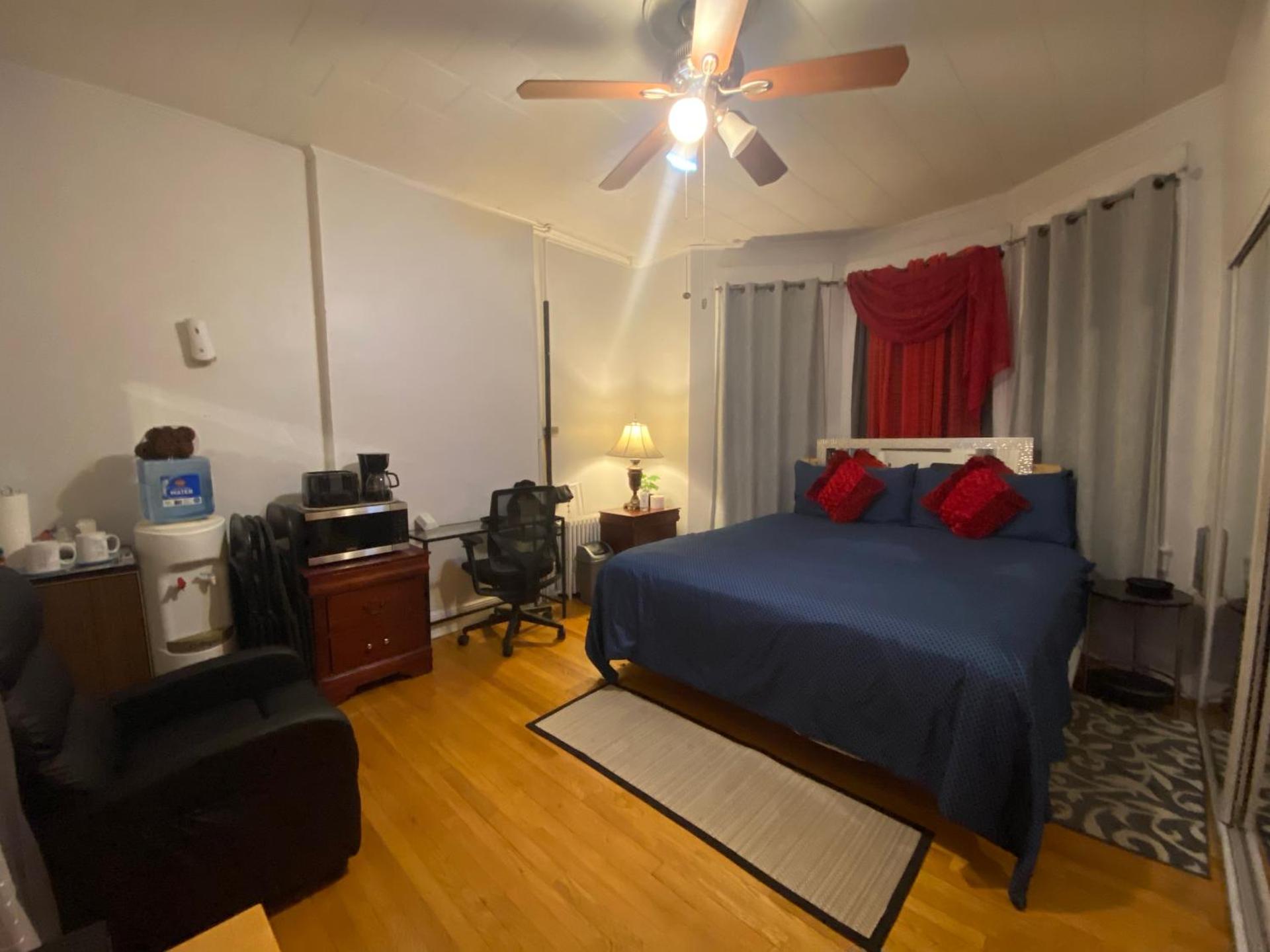 Nice 2 bedrooms, Massage Seat, close to New York, THE BEST CHOICE!!