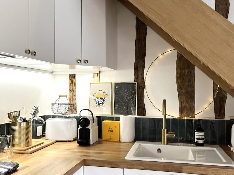 Kitchen or kitchenette