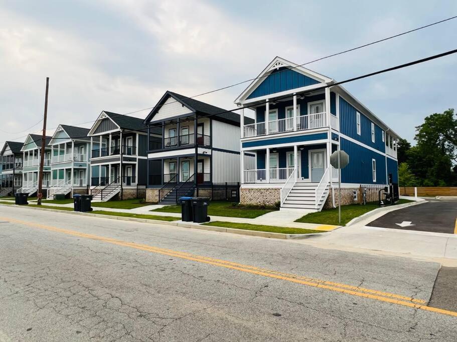 Luxury 4 Bedroom Home and private deck by MCG 6