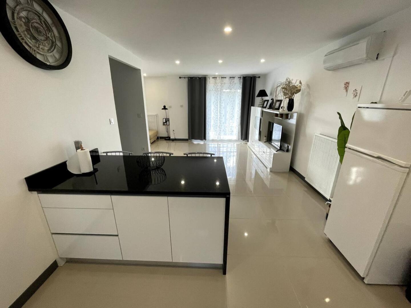 Appartement T4 Cosi: TV Netflix Parking