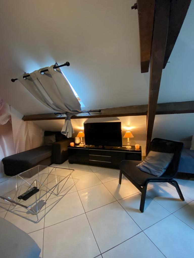 studio cosy à 35 mn de Paris.