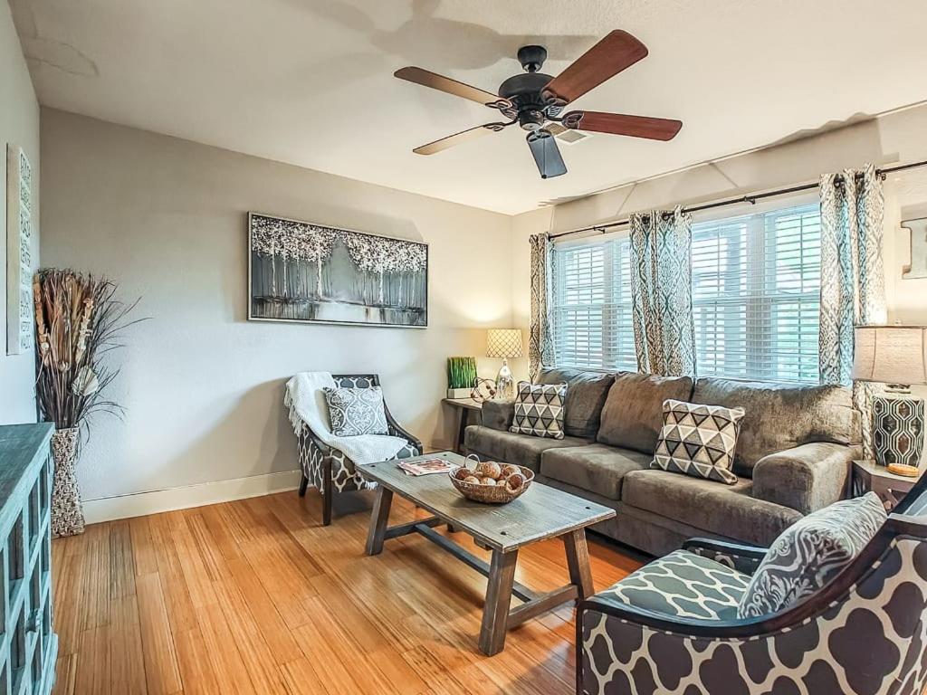 Quiet Plaza Two bedroom 2 Bathroom