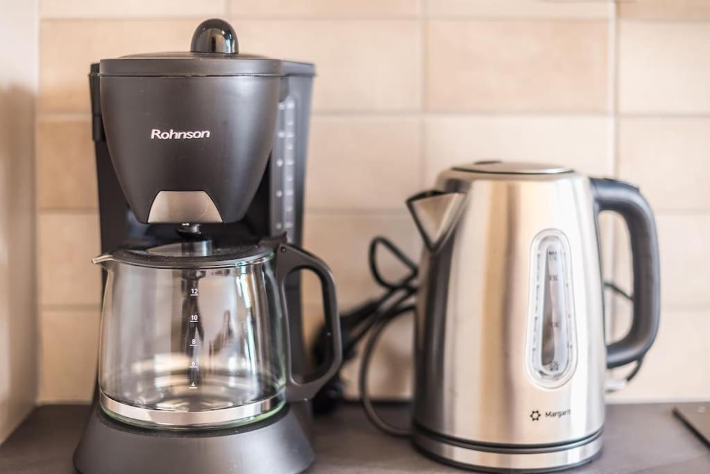 Over The Town Urban 1BR Apt. 7' to Thiseio Metro