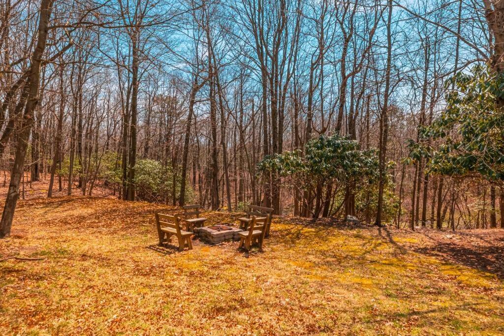 Cheerful Chalet - Fireplace, BBQ, Firepit& Hottub