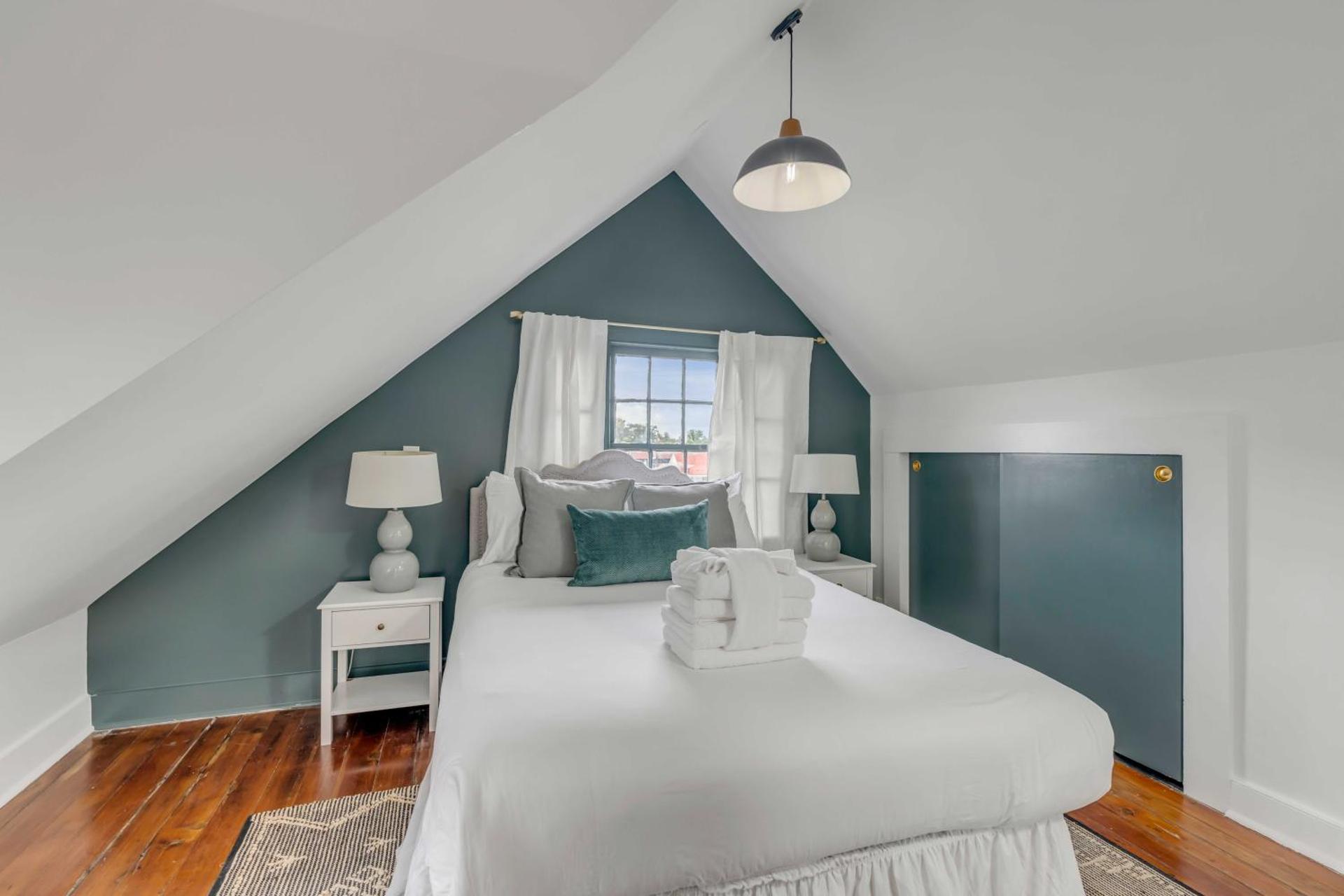 The Palmetto House B- Walk To King Street