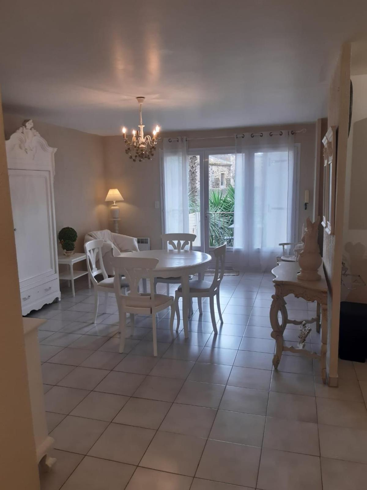 Le Médicis - Centre village calme