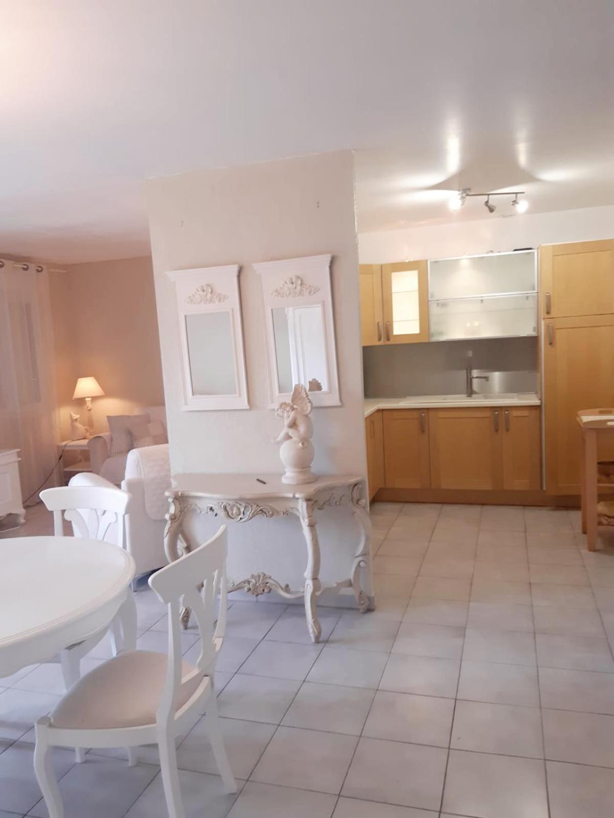 Le Médicis - Centre village calme