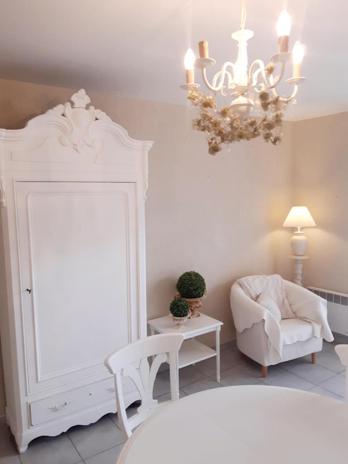 Le Médicis - Centre village calme