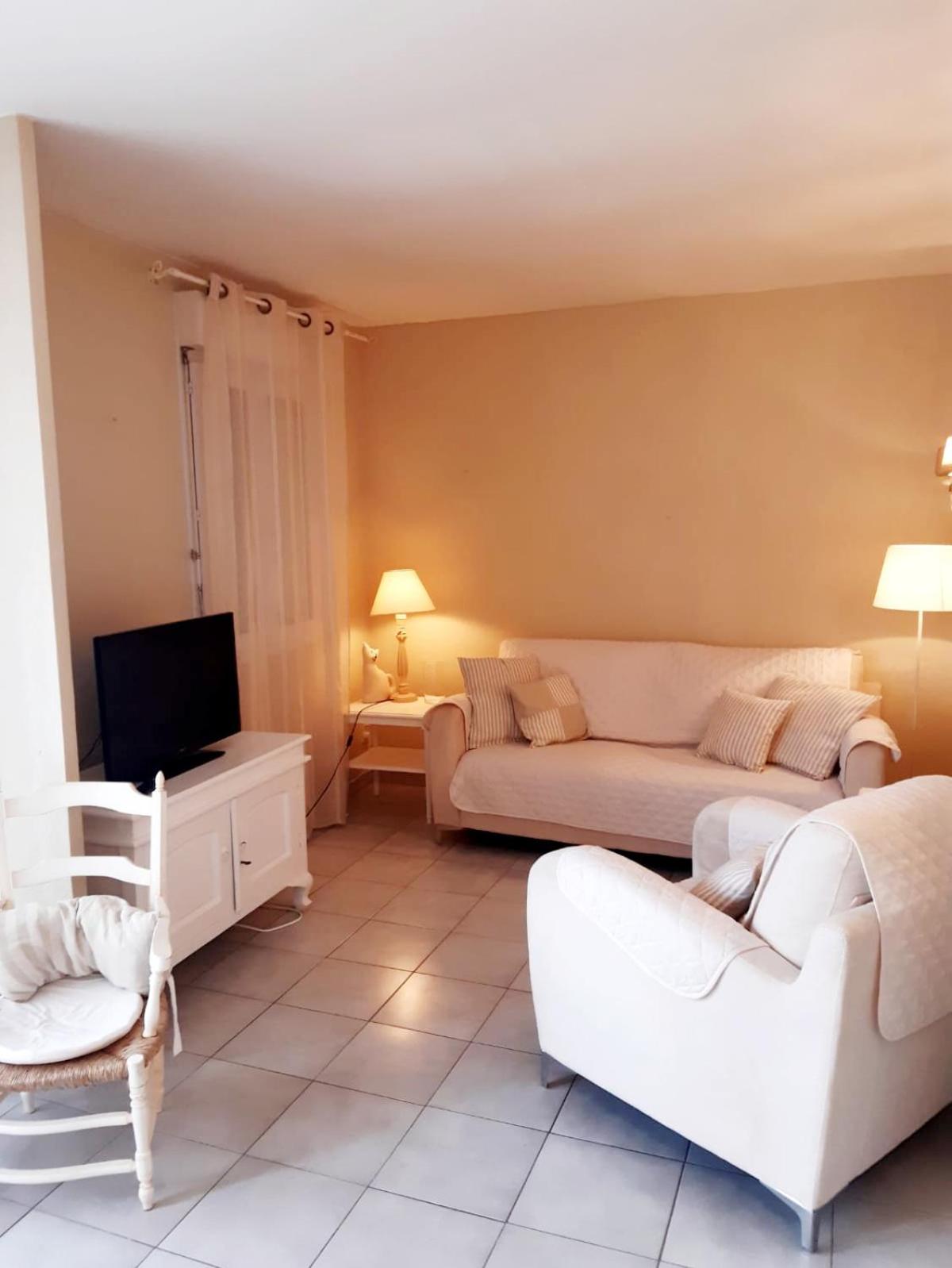 Le Médicis - Centre village calme