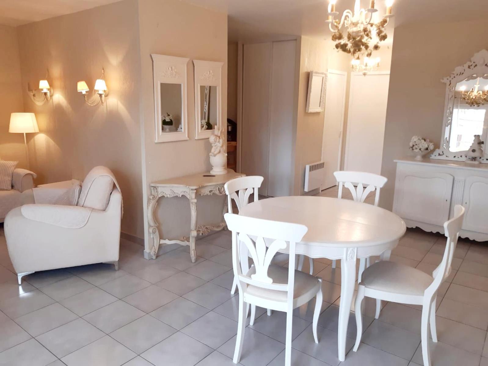 Le Médicis - Centre village calme