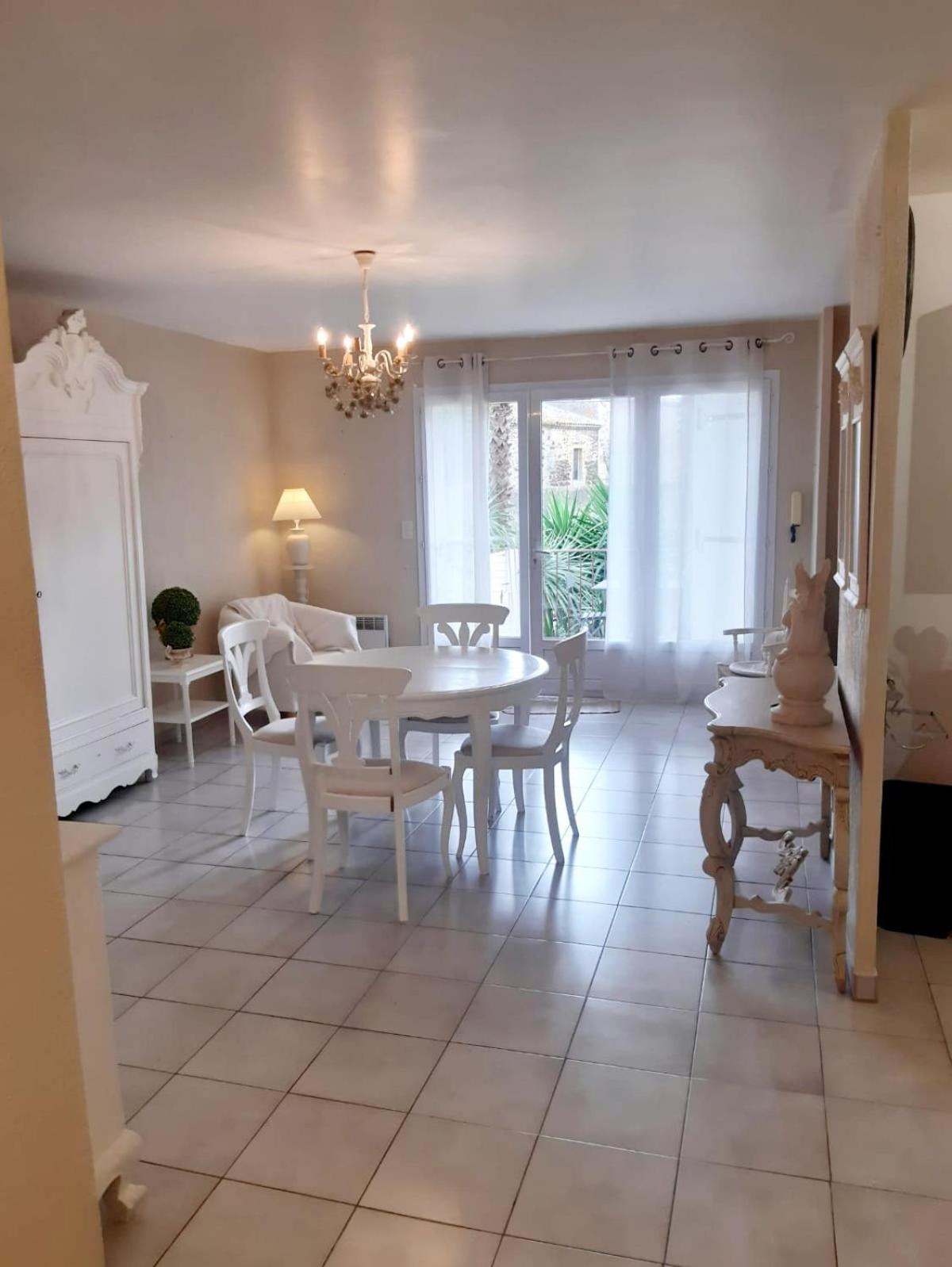 Le Médicis - Centre village calme