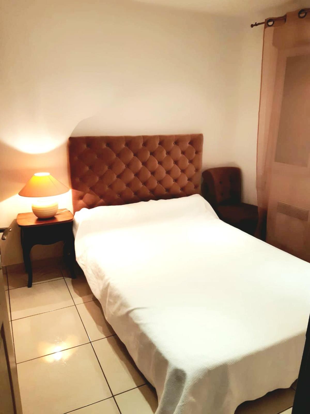 L'Olivier - Centre village - Au calme