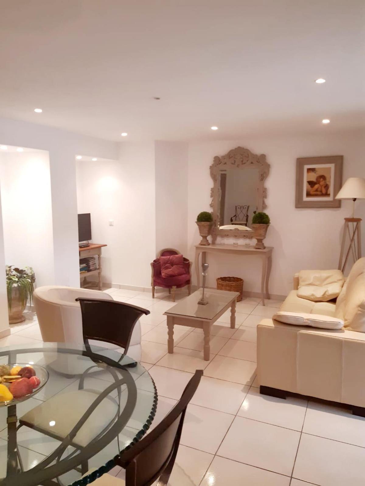 L'Olivier - Centre village - Au calme