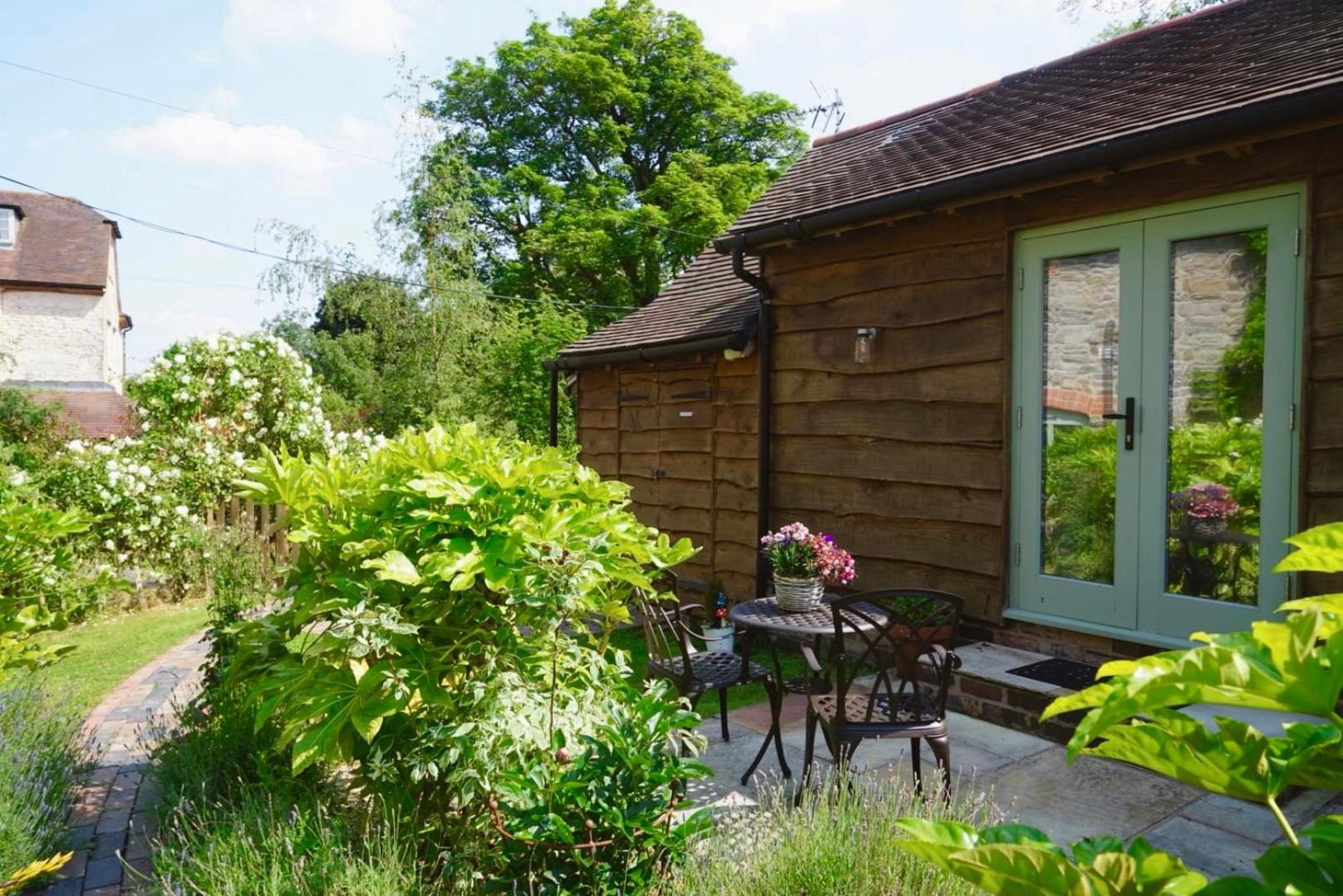Nest Holiday Hideaway Wren Cottage-Beautiful Location in the Long Mynd Area of Outstanding Natural Beauty- WHIRLPOOL JACUZZI BATH!