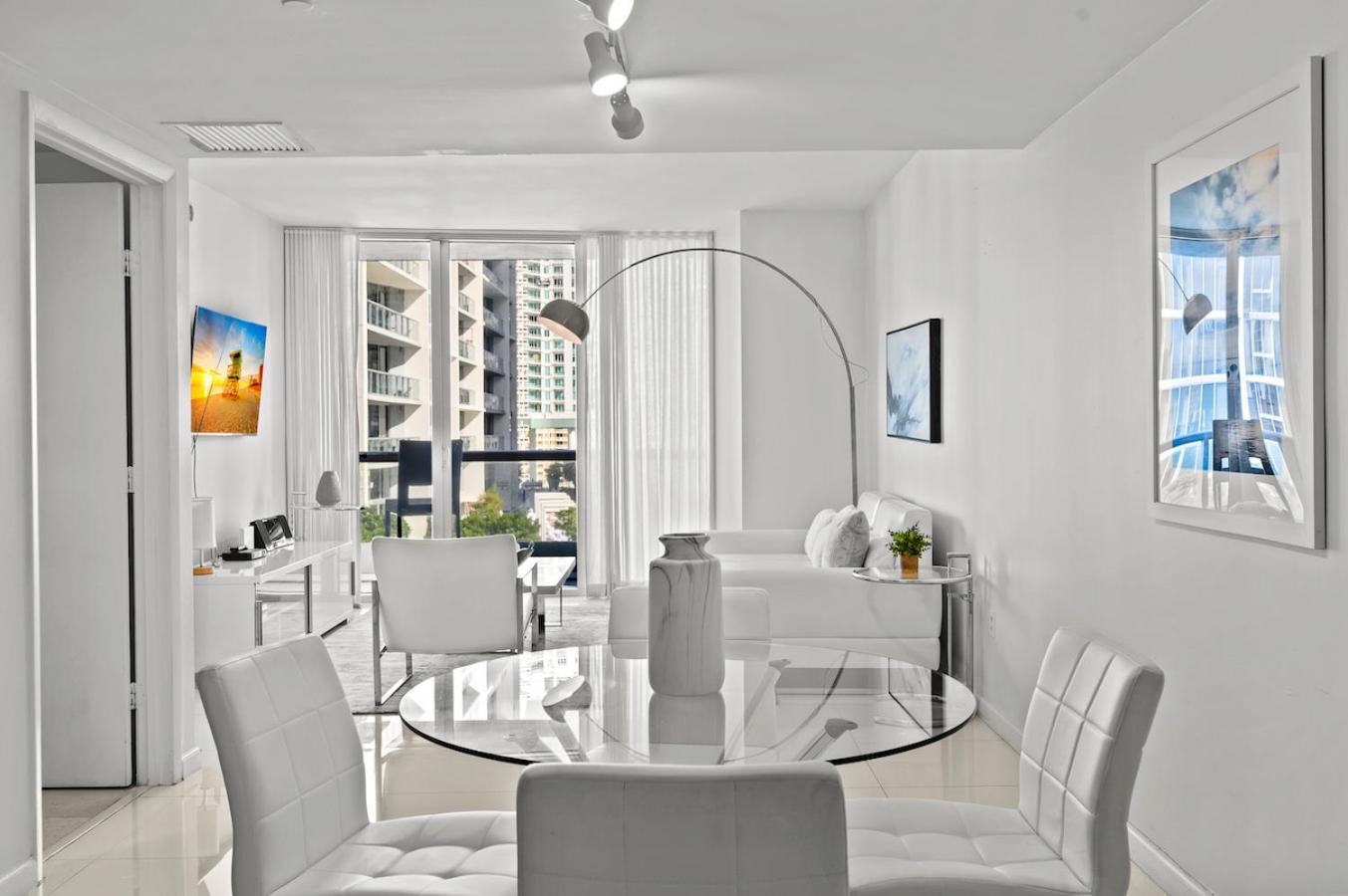 Luxury 1 BR Condo W Icon Brickell-Waterviews