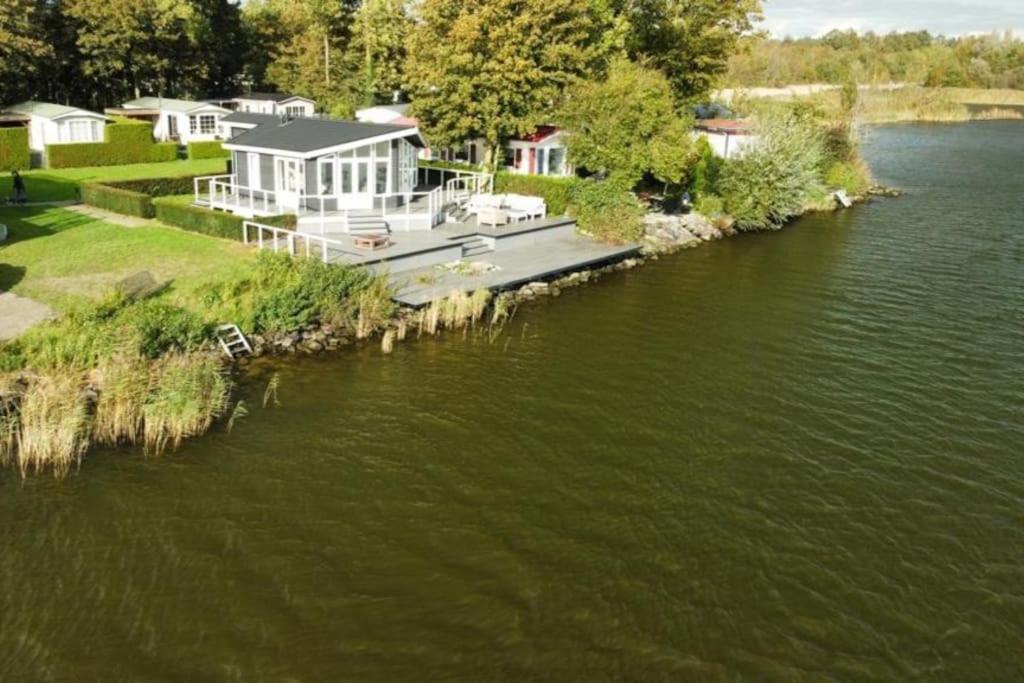 Chalet "Aan ut water" Elburg