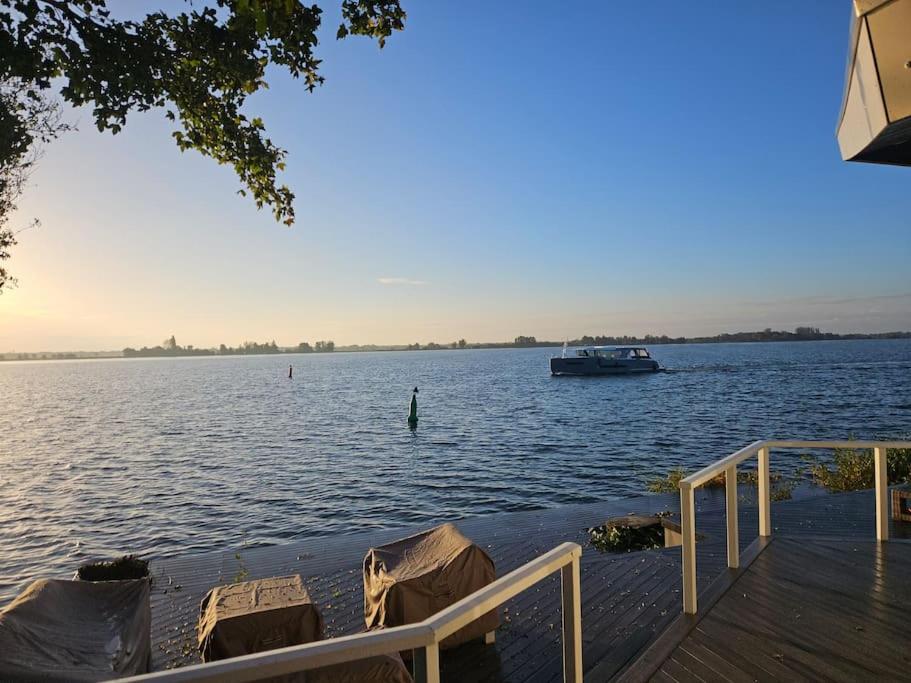 Chalet "Aan ut water" Elburg