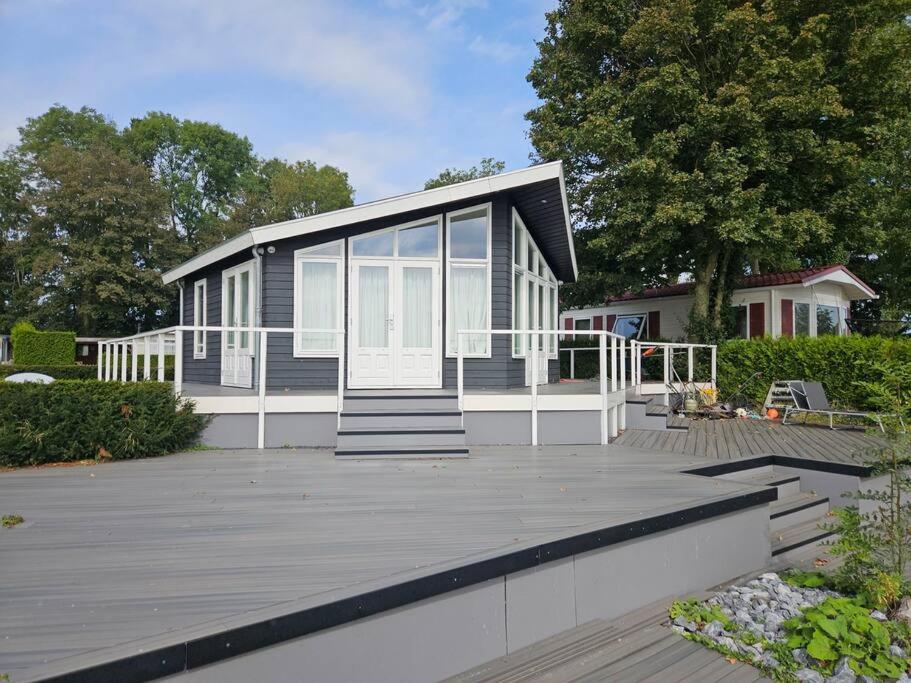 Chalet "Aan ut water" Elburg