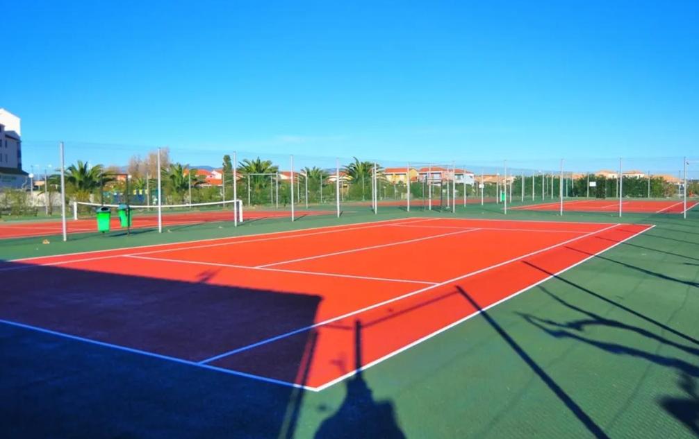 Appartement moderne vue sur étang et montagne