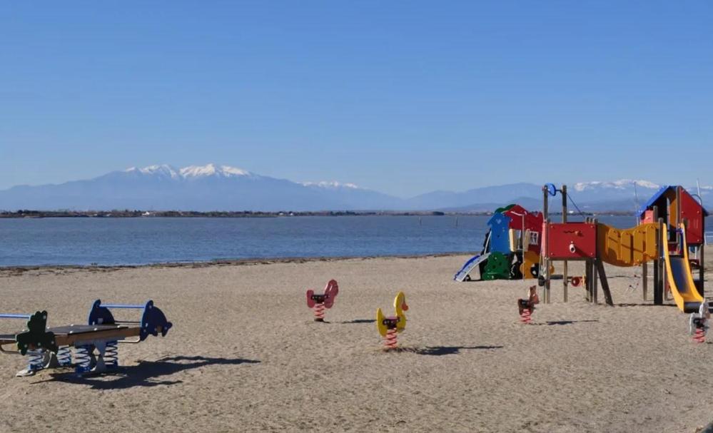 Appartement moderne vue sur étang et montagne