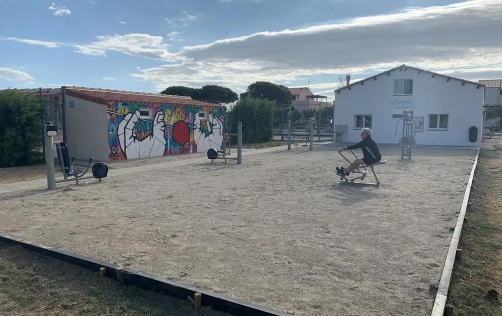 Appartement moderne vue sur étang et montagne
