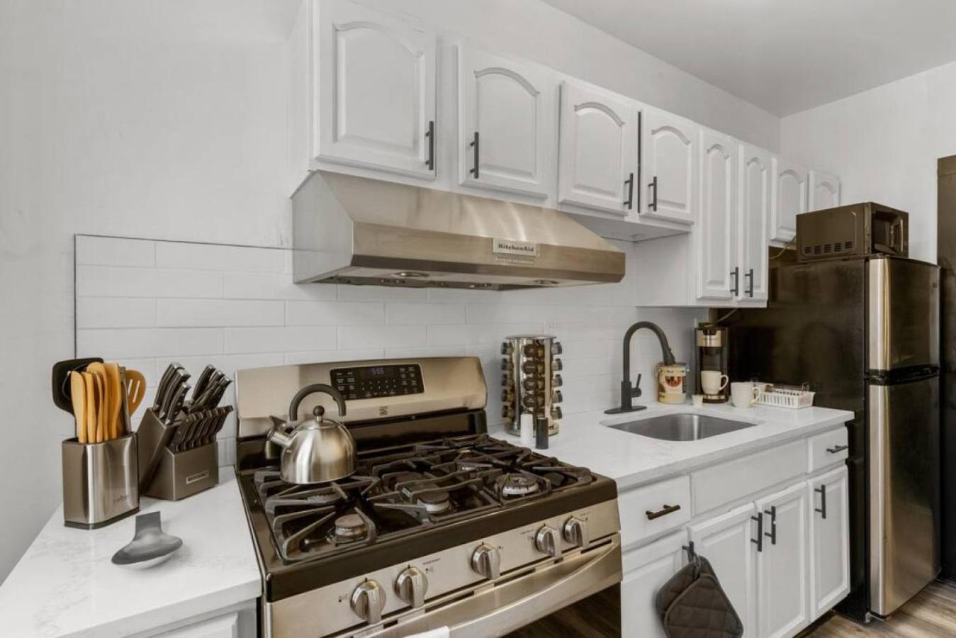 Charming 2BR Philadelphia Retreat with Free Parking