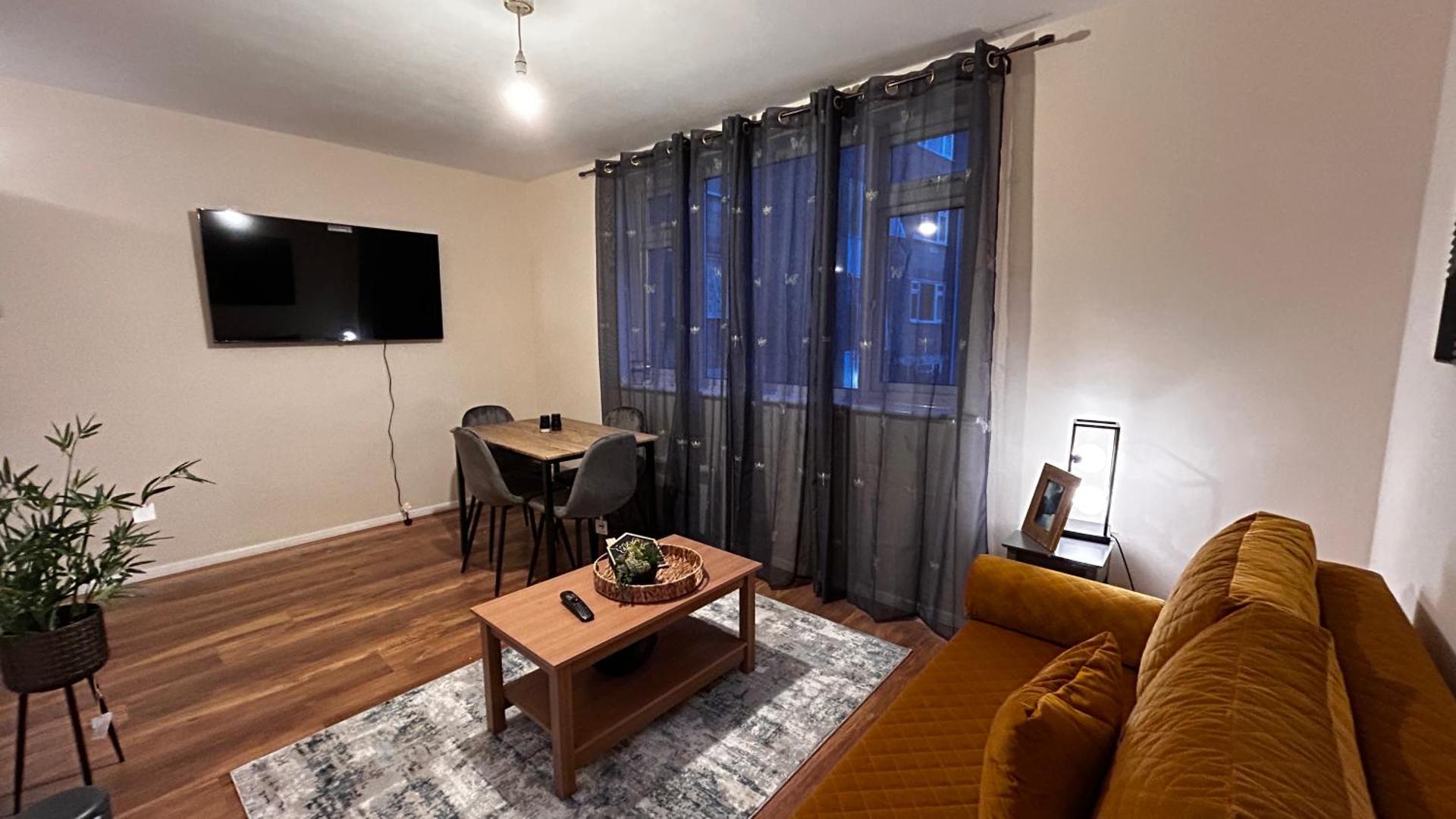 Communal lounge/ TV room