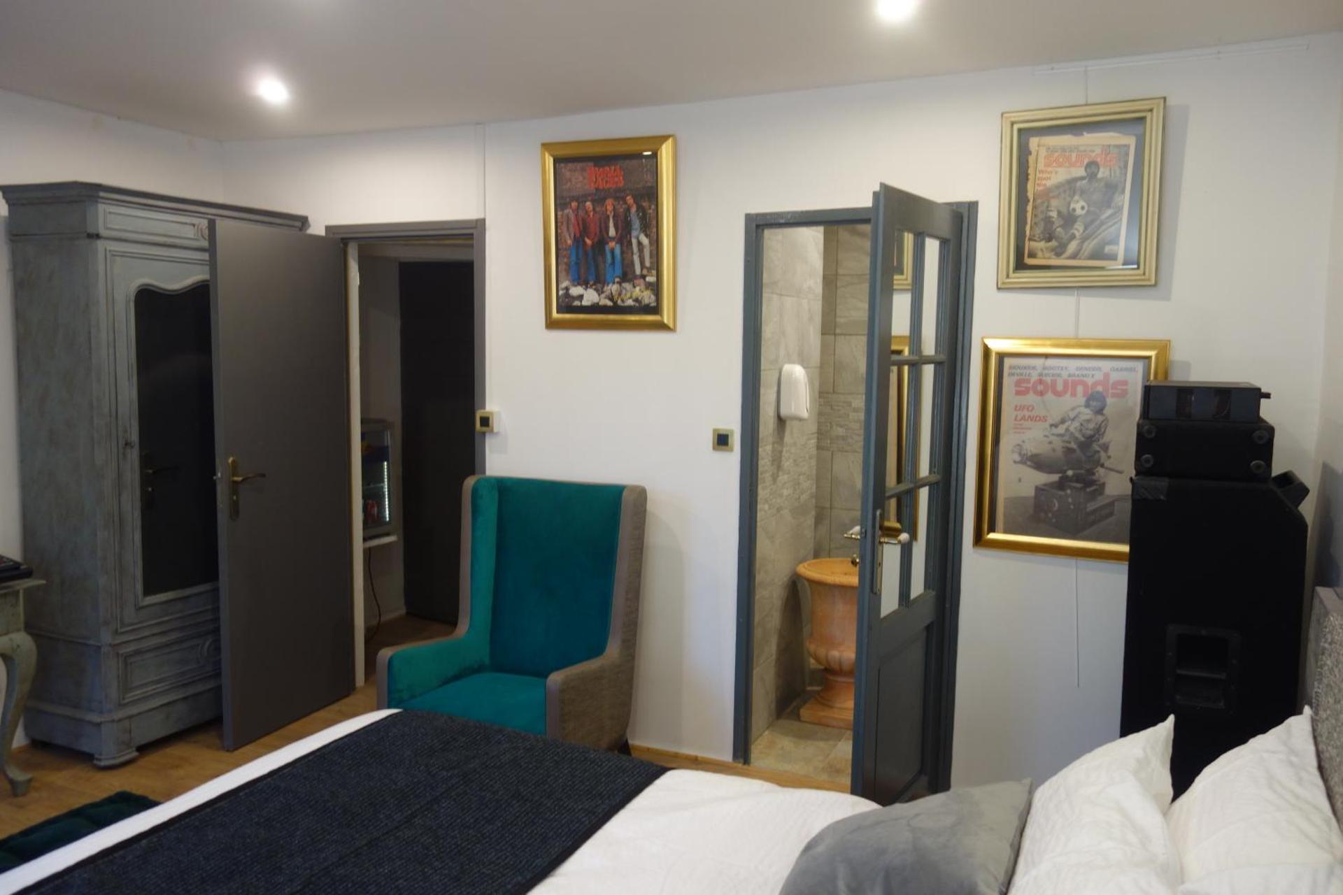 Hostelry Music Repetition