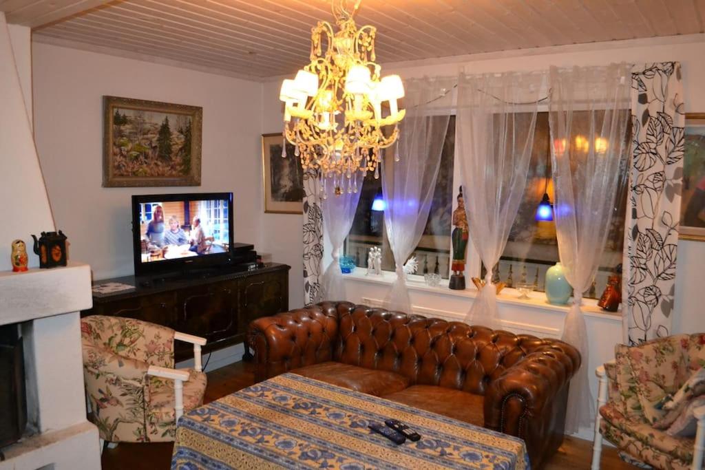 Havsnära Motorbåt 12 Cyklar 18+Beds VedBastu Hav!