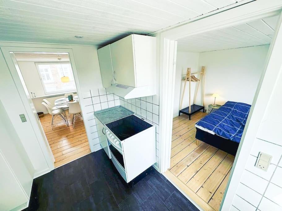 Modern apartment for 6 in city center