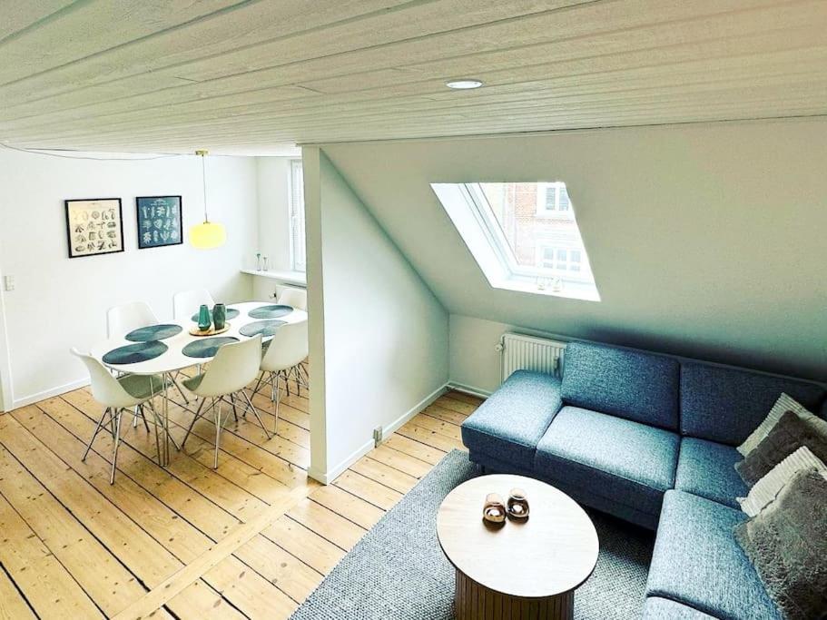 Modern apartment for 6 in city center