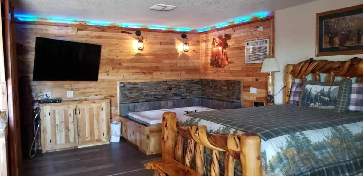 The Woodsman Country Lodge Motel