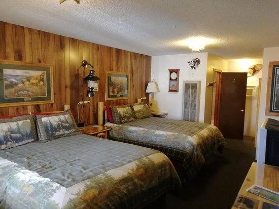 The Woodsman Country Lodge Motel