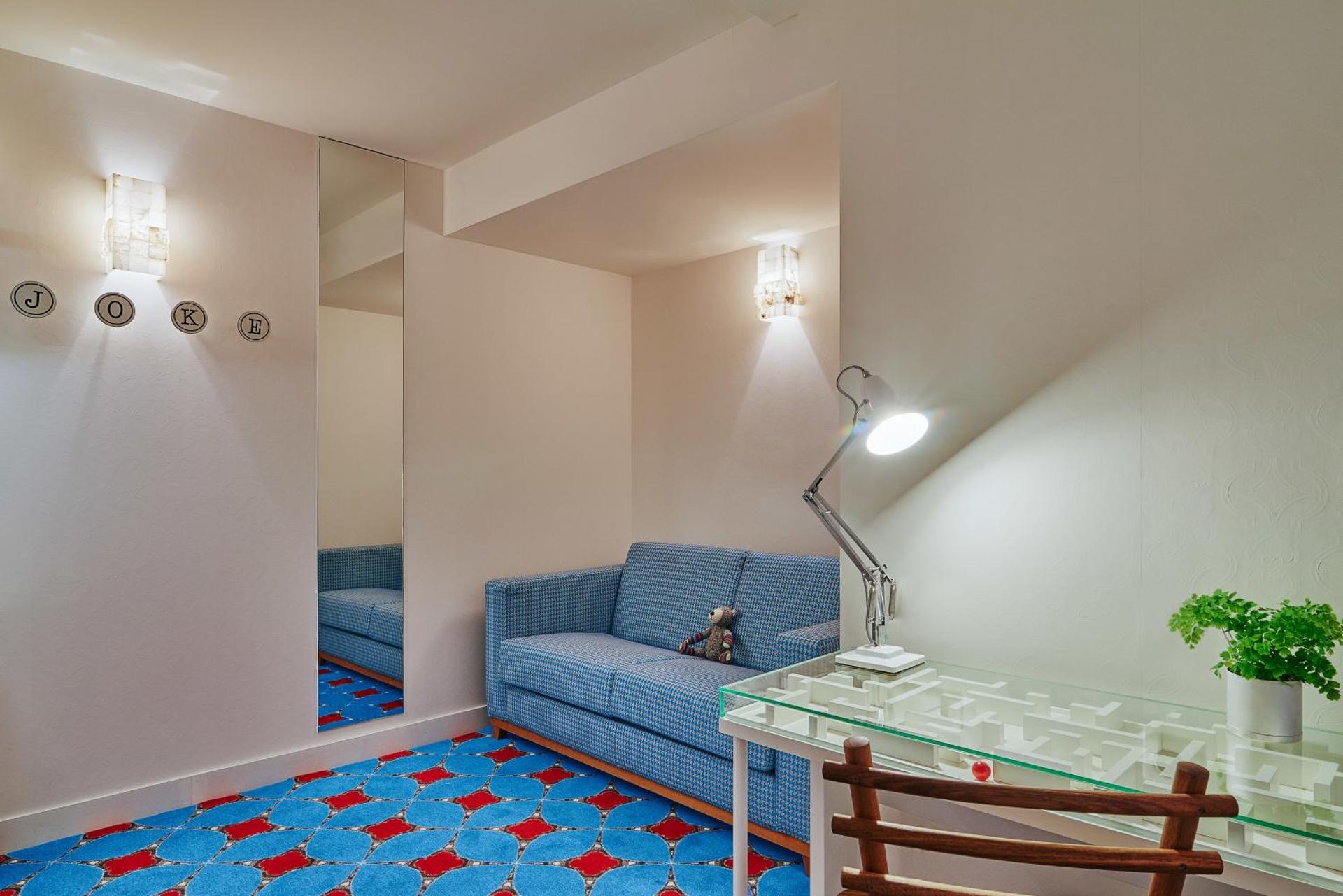 Photo of the whole room