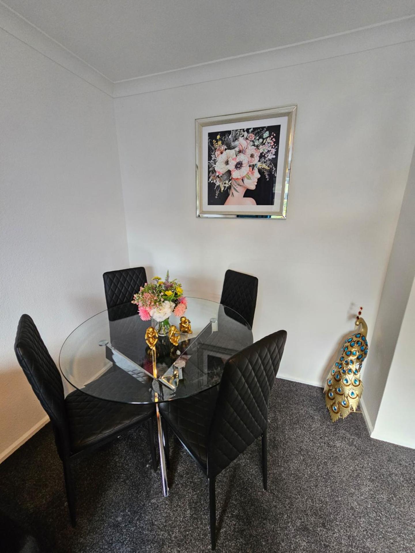 Large Stylish 2 Bedroom Apartment Stevenage Sleep 6