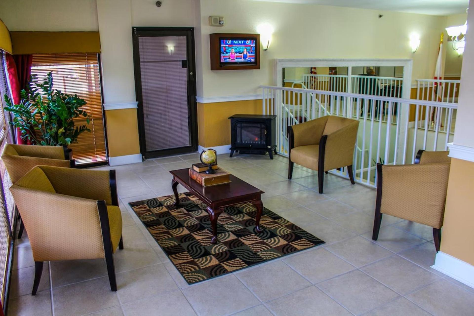 Communal lounge/ TV room