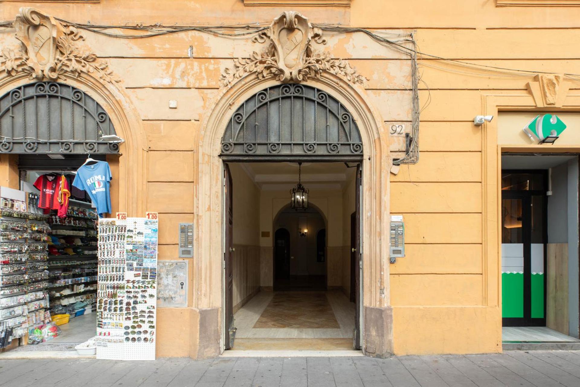 Facade/entrance